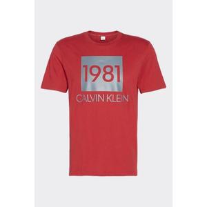 Calvin Klein pánské tričko 1981 bold - červené Velikost: XL obraz