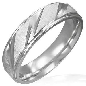 Snubní prsten z chirurgické oceli matný se šikmými lesklými pruhy - Velikost: 54 obraz