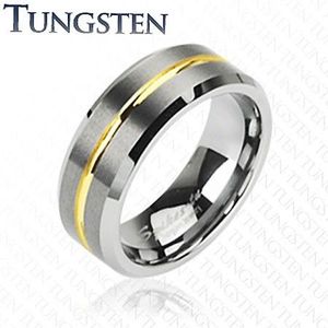 Wolframový prsten s pruhem ve zlaté barvě, 8 mm - Velikost: 49 obraz