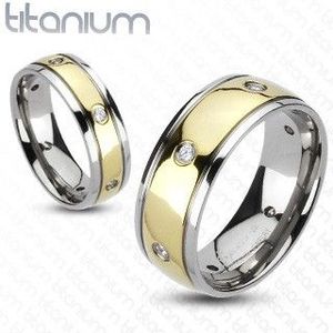 Dvoubarevný titanový prsten - šest zirkonů - Velikost: 49 obraz