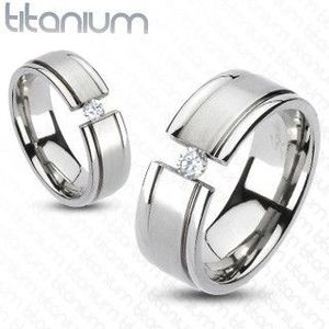 Prsten z titanu - rozseklý prsten, třpytivý zirkon - Velikost: 51 obraz