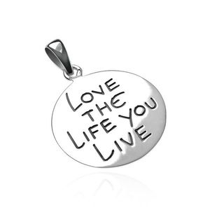Přívěsek ze stříbra 925 - kruh s nápisem LOVE THE LIFE YOU LIVE obraz