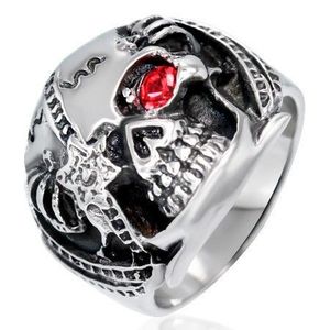 Mohutný prsten z oceli - lebka bojovníka s červeným zirkonem, patina - Velikost: 54 obraz