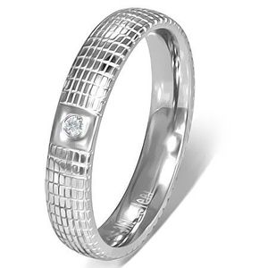 Stříbrný ocelový prsten s čirým kamínkem a mřížkou - Velikost: 49 obraz
