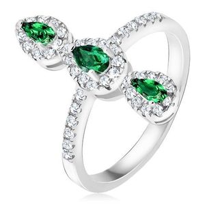 Prsten ze stříbra 925, tři zelené slzičkovité kamínky, zirkonový lem - Velikost: 49 obraz