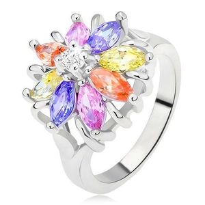Lesklý prsten stříbrné barvy, barevný květ z broušených kamínků - Velikost: 48 obraz