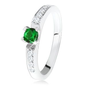 Stříbrný zásnubní prsten 925, kulatý zelený kamínek, linie čirých zirkonů - Velikost: 49 obraz
