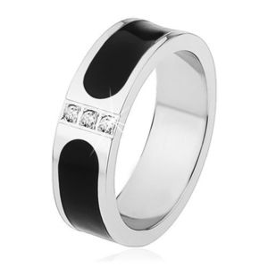 Ocelový prsten, stříbrná barva, černý glazovaný pás, tři čiré zirkony - Velikost: 53 obraz