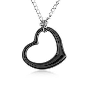 Ocelový náhrdelník, černá keramická kontura srdce, řetízek stříbrné barvy obraz