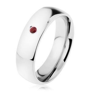 Prsten z chirurgické oceli, stříbrná barva, širší oblá ramena, červený zirkonek - Velikost: 55 obraz