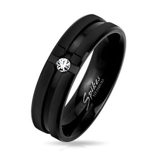 Černý titanový prsten s ozdobnými zářezy a čirým zirkonkem, 6 mm - Velikost: 59 obraz