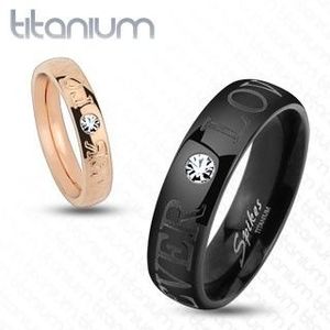 Černý prsten z titanu, blýskavý čirý zirkonek, nápis FOREVER LOVE, 6 mm - Velikost: 59 obraz