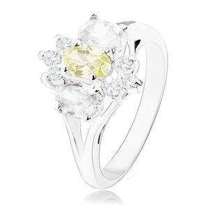 Blýskavý prsten ve stříbrném odstínu, rozdělená ramena, žluto-čirý květ - Velikost: 60 obraz