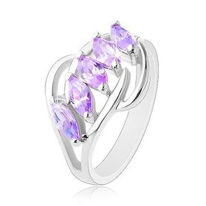 Prsten ve stříbrném odstínu, světle fialová zirkonová zrnka, lesklé oblouky - Velikost: 50 obraz