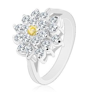 Prsten ve stříbrném odstínu, velký zirkonový květ čiré barvy, žlutý střed - Velikost: 49 obraz