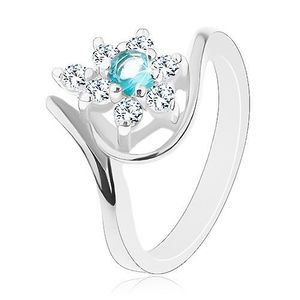 Prsten stříbrné barvy, zářivý čirý květ se světle modrým středem, oblouky - Velikost: 62 obraz