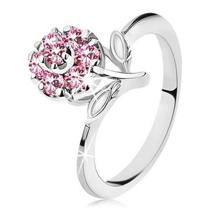 Prsten s blýskavým zirkonovým kvítkem v růžové barvě, úzká lesklá ramena - Velikost: 56 obraz