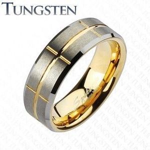 Dvoubarevný prsten z wolframu, zlatý a stříbrný odstín, zářezy, 8 mm - Velikost: 49 obraz