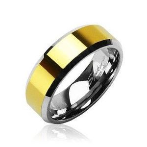 Wolframový prsten se zkosenými hranami a středovým pásem ve zlaté barvě, 8 mm - Velikost: 49 obraz