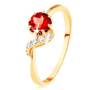 Zlatý prsten 585 - kulatý granát červené barvy, blýskavá vlnka - Velikost: 49 obraz