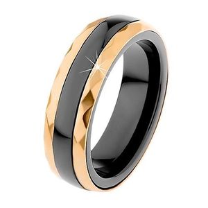 Keramický prsten černé barvy, broušené ocelové pásy ve zlatém odstínu - Velikost: 51 obraz