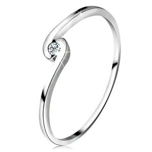 Prsten z bílého zlata 14K - kulatý čirý diamant mezi zahnutými rameny - Velikost: 50 obraz