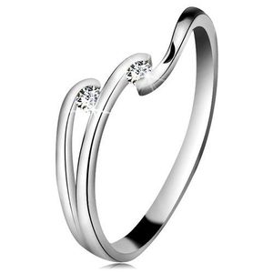 Diamantový prsten z bílého 14K zlata - dva blýskavé čiré brilianty, lesklé linie ramen - Velikost: 51 obraz