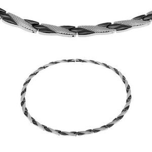 Ocelový náhrdelník, šikmé linie černé a stříbrné barvy, hadí vzor, magnety obraz