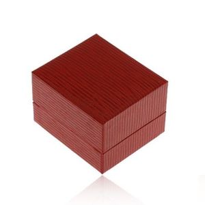 Dárková krabička na náušnice, koženkový povrch tmavě červené barvy, rýhy obraz
