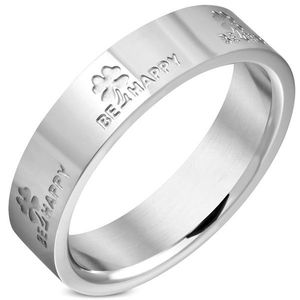 Ocelový prsten ve stříbrném odstínu - nápisy BE HAPPY a čtyřlístky, 4 mm - Velikost: 46 obraz