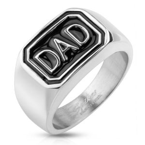 Prsten z oceli 316L stříbrné barvy, černý obdélník s nápisem DAD - Velikost: 62 obraz