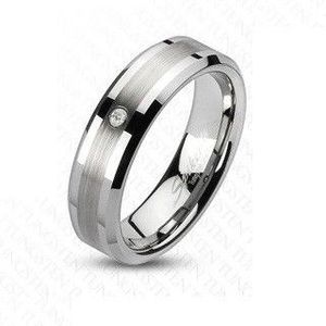 Prsten z wolframu s matným středovým pásem a čirým zirkonem, 6 mm - Velikost: 49 obraz