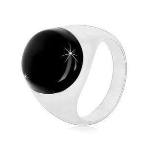 Stříbrný prsten 925 s černou oválnou glazurou a lesklými rameny - Velikost: 53 obraz