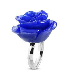 Ocelový prsten - lesklý kroužek a pryskyřicová růže v tmavě modrém odstínu - Velikost: 49 obraz