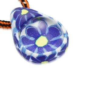 Šňůrkový náhrdelník - FIMO slza s modrými kvítky, skleněná kulička obraz