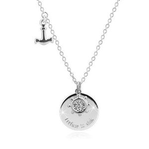 Stříbrný náhrdelník 925 - kotva, kormidlo, lesklý kruh s nápisem "I refuse to sink" obraz