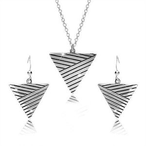 Sada ze stříbra 925 - náhrdelník a náušnice, obrácený trojúhelník s patinovanými liniemi obraz