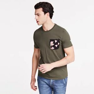 Guess pánské khaki tričko s kapsičkou obraz