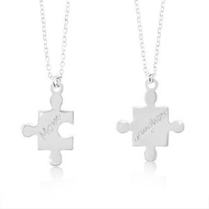 Stříbrné náhrdelníky 925 - dílky puzzle s nápisy Mom a Daughter obraz