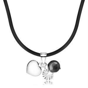 Náhrdelník - gumová šňůrka na krk s přívěsky z 925 stříbra, srdce, perla, květ obraz