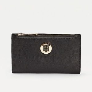 Tommy Hilfiger dámská černá malá peněženka Honey obraz
