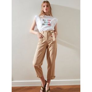 Béžové dámské zkrácené kalhoty s kapsami Trendyol obraz