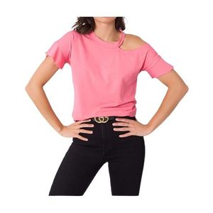 Růžové dámské tričko s průstřihem obraz