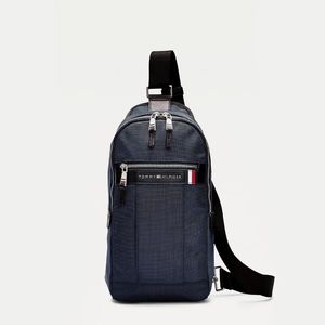 Tommy Hilfiger pánský malý tmavě modrý batoh obraz