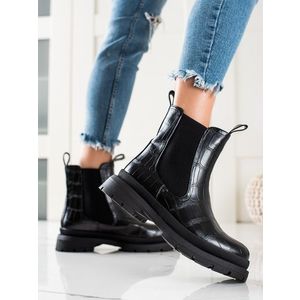 Trendy dámské kotníčkové boty černé na plochém podpatku obraz