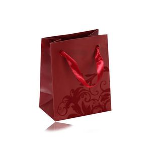 Malá papírová taštička na dárek, matný povrch v bordovém odstínu, sametový ornament obraz