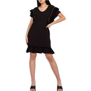 černé dámské volné šaty s volány obraz
