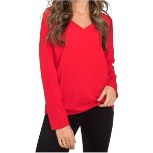 červené dámské tričko s výstřihem na zádech obraz
