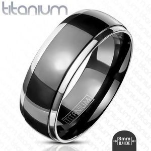 Širší prsten z titanu - hladká obroučka s vystupujícím černým středem a okraji ve stříbrné barvě, 8 mm - Velikost: 59 obraz