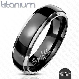 Prsten z titanu - hladká obroučka s vystupujícím černým středem a okraji ve stříbrné barvě, 6 mm - Velikost: 52 obraz